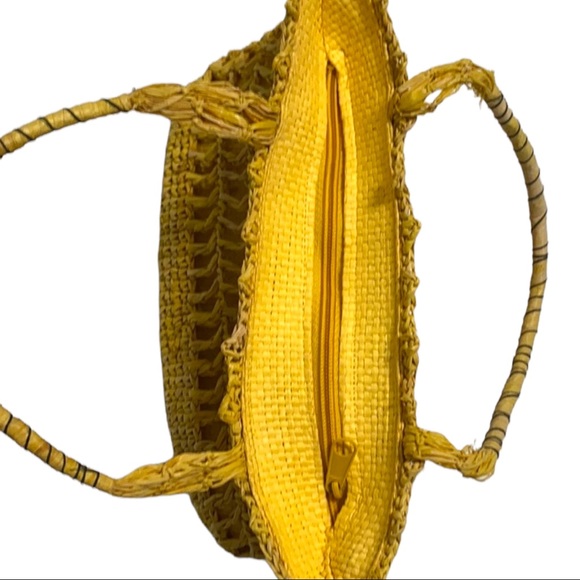 Small Yellow Raffia Bag, Zip Closure, 2 Inside Pockets & 1 with a Zip Closure - Picture 5 of 11